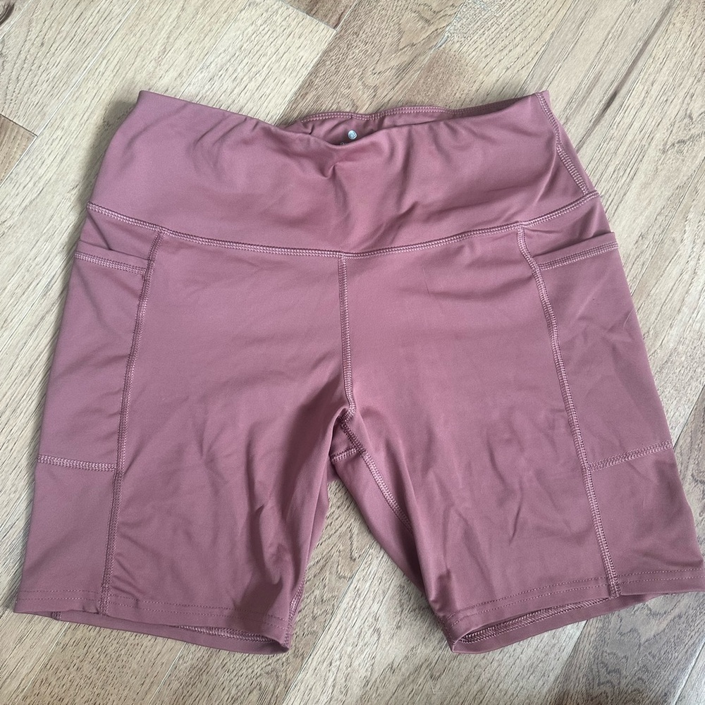NWOT Women's Apana Biker Shorts L